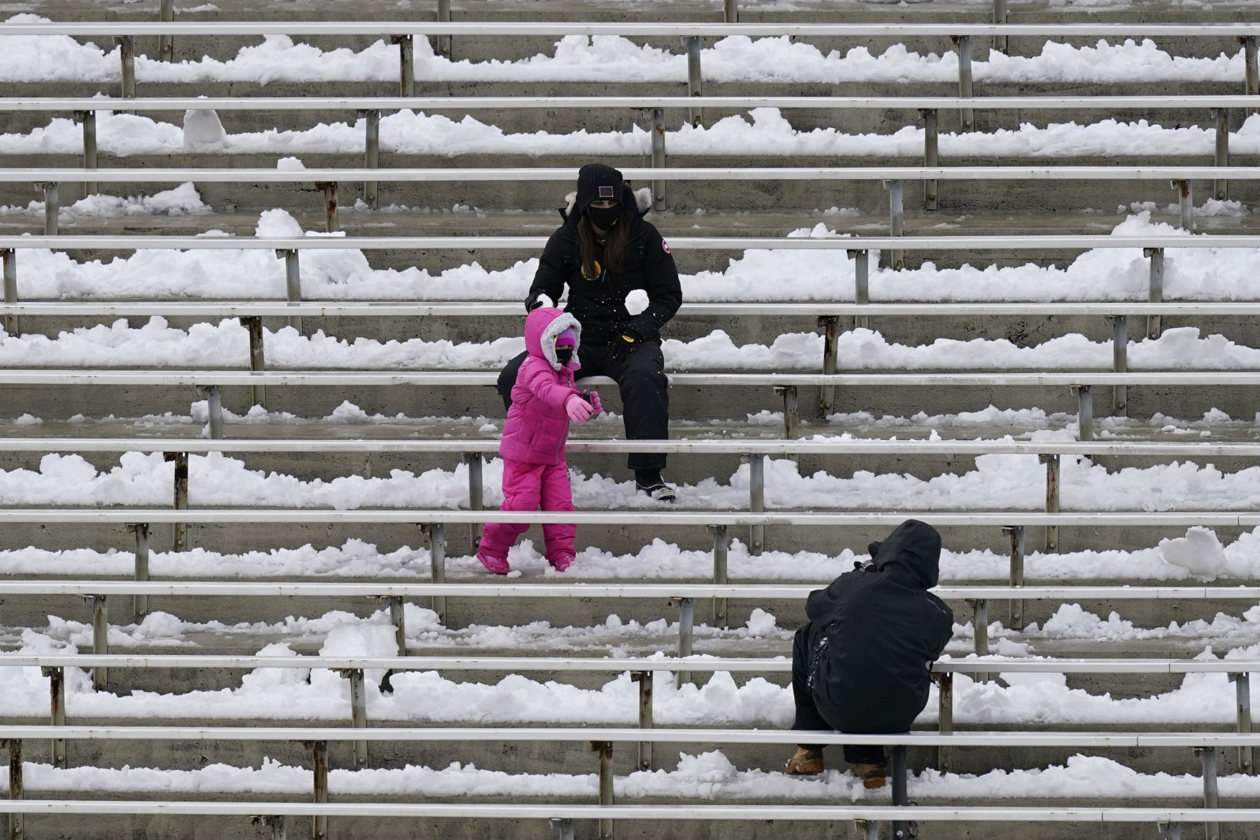 Hawkeyes 28, Badgers 7